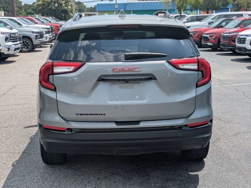 Used 2024 GMC Terrain SLE w/ Elevation Edition FWD image 5