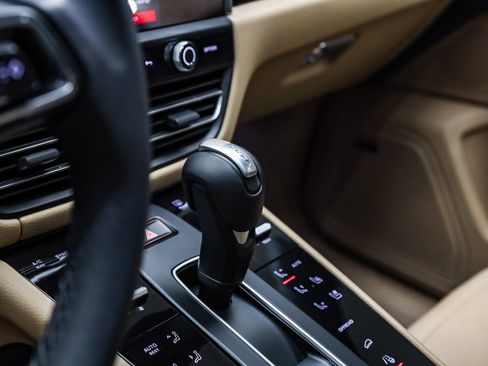 Certified 2026 Porsche Macan image 27