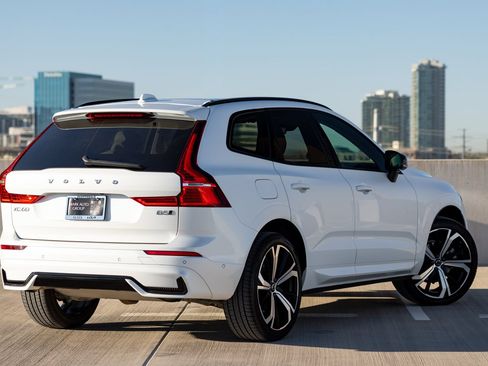 Used 2023 Volvo XC60 B5 Ultimate w/ Protection Package AWD/4WD image 4