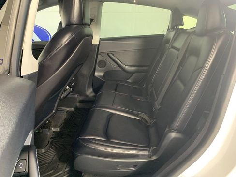 Used 2022 Tesla Model Y Long Range image 30