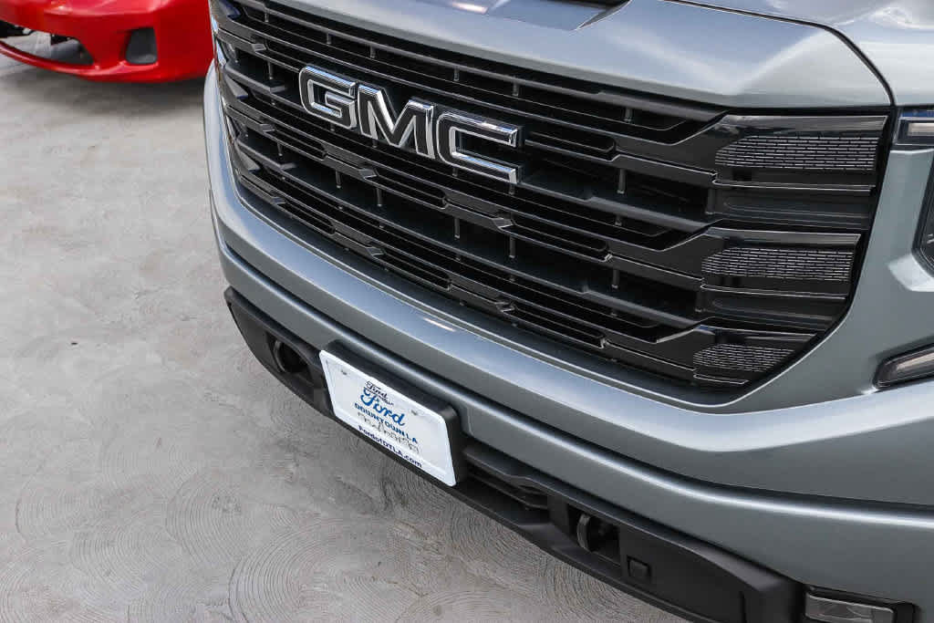Used 2025 GMC Sierra 1500 Elevation w/ LPO, Elevation Black Package RWD image 8