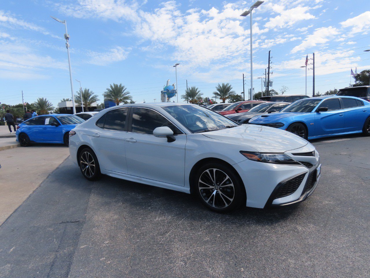 Used 2023 Toyota Camry SE FWD image 7