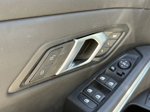 Used 2025 BMW 330i xDrive Sedan AWD/4WD image 22