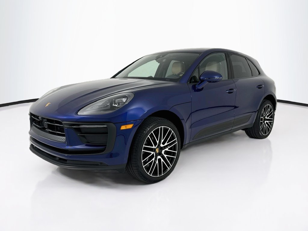 Certified 2025 Porsche Macan AWD/4WD image 1