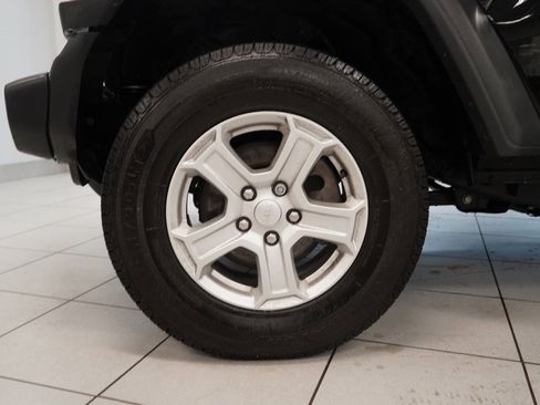 Used 2018 Jeep Wrangler Sport image 14