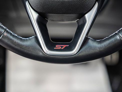 Used 2019 Ford Edge ST w/ Equipment Group 401A AWD/4WD image 33