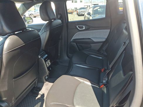 Used 2023 Jeep Compass Latitude AWD/4WD image 24