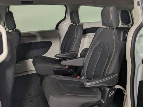 Used 2023 Chrysler Voyager LX FWD image 16