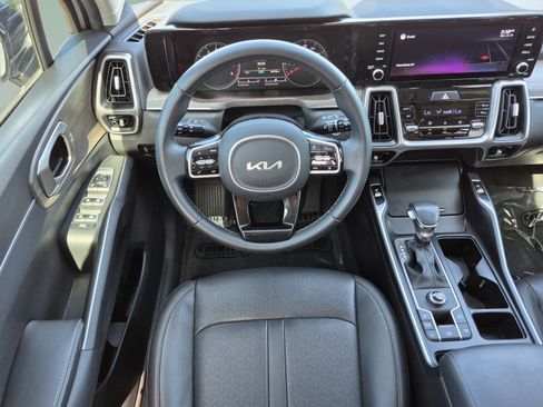 Used 2022 Kia Sorento EX w/ Panoramic Sunroof Package FWD image 12