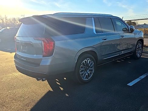 Used 2023 GMC Yukon XL Denali Ultimate image 5