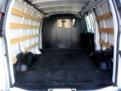 Used 2023 GMC Savana 2500 w/ Driver Convenience Package image 7