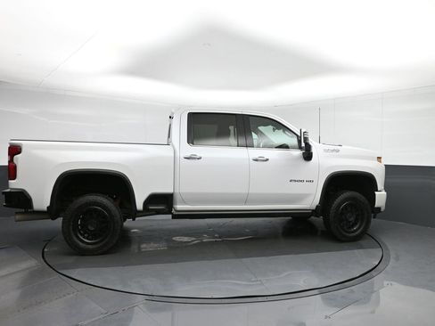 Used 2022 Chevrolet Silverado 2500 High Country w/ Safety Package II image 8