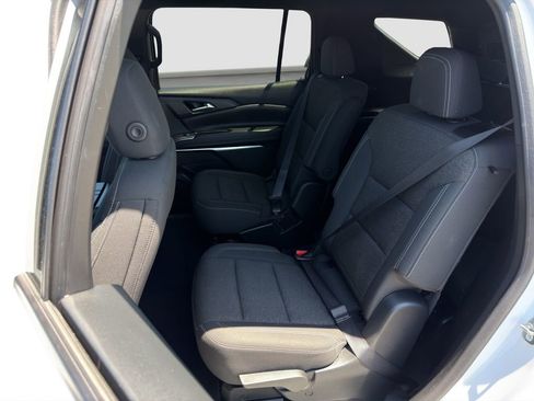 Used 2025 Chevrolet Traverse LT FWD image 13