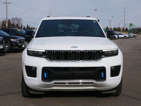Used 2023 Jeep Grand Cherokee Overland AWD/4WD image 2