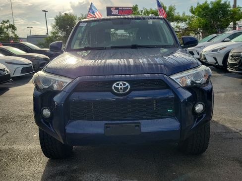 Used 2015 Toyota 4Runner SR5 AWD/4WD image 4