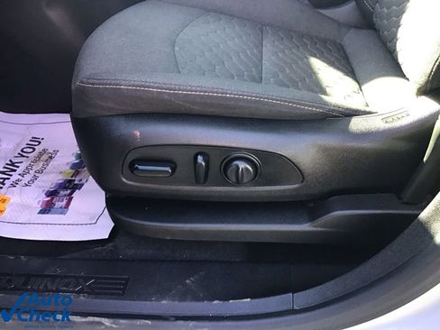 Used 2019 Chevrolet Equinox LT image 28