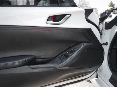 Used 2016 MAZDA MX-5 Miata Club image 15