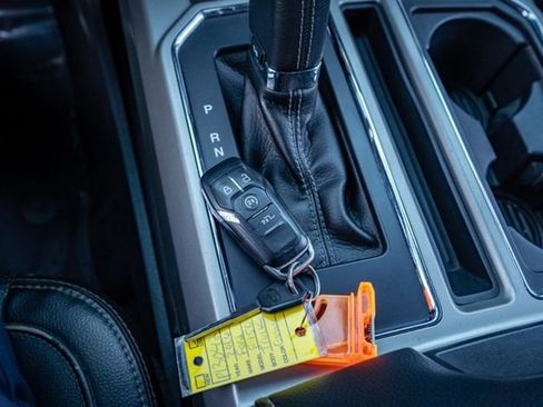 Used 2016 Ford F150 Lariat w/ Equipment Group 502A Luxury image 32