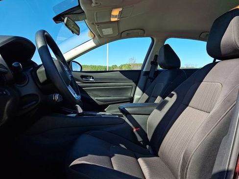 Used 2024 Nissan Altima 2.5 SV image 12