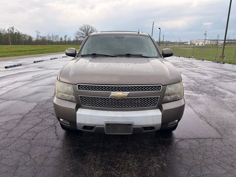 Used 2011 Chevrolet Suburban LT w/ Luxury Package AWD/4WD image 13