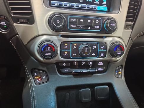 Used 2019 GMC Yukon XL SLT w/ Open Road Package AWD/4WD image 9