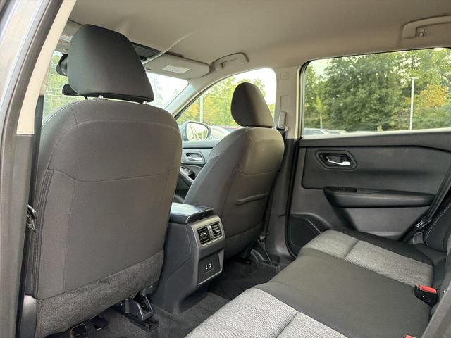 Used 2025 Nissan Rogue SV AWD/4WD image 12