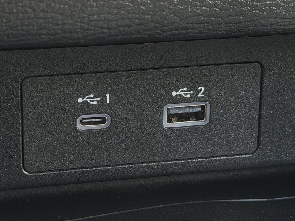 Used 2023 Mitsubishi Outlander 4WD Plug-In Hybrid image 16