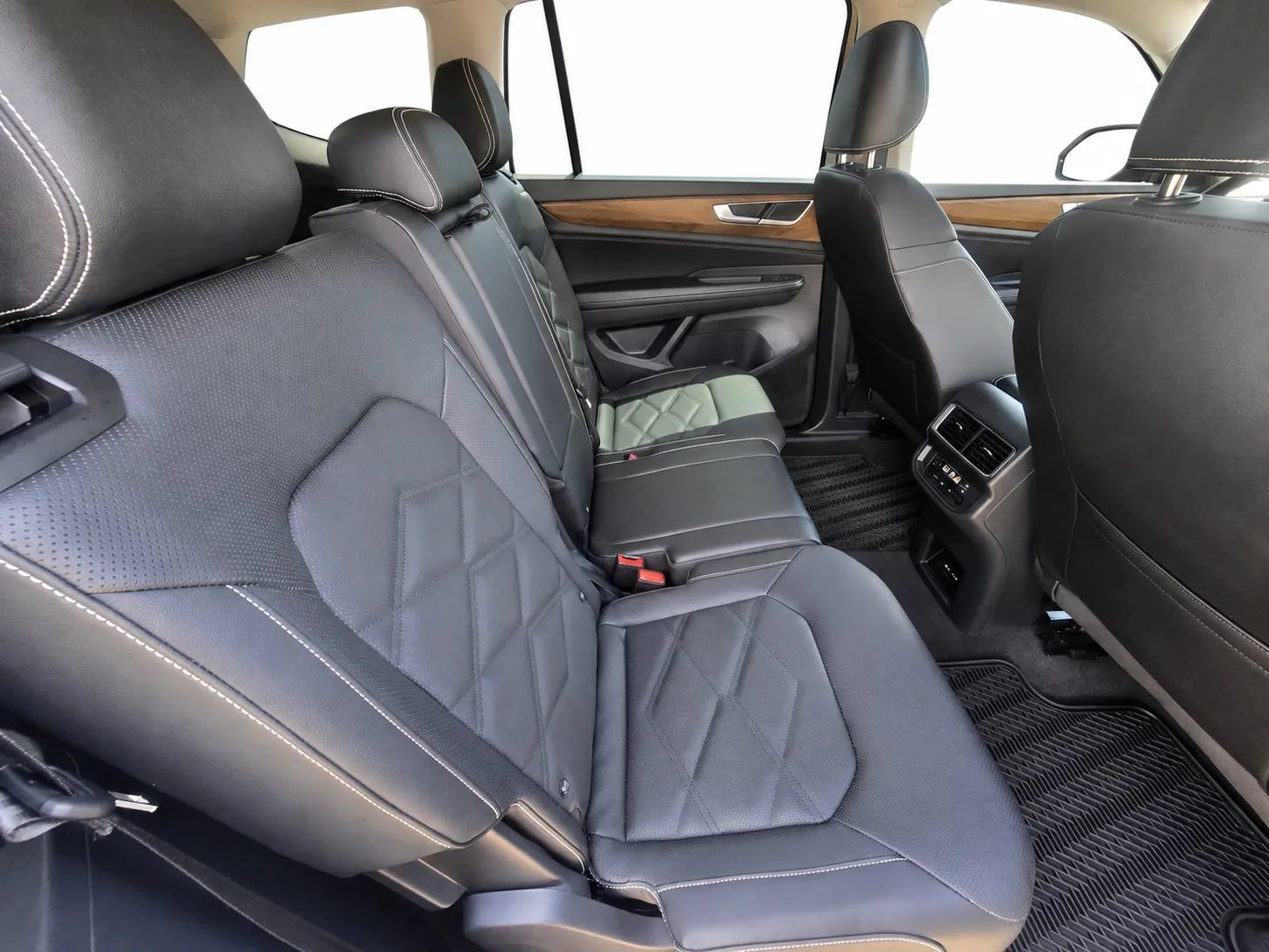 Used 2026 Volkswagen Atlas SE FWD image 15