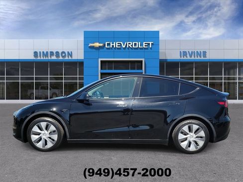 Used 2024 Tesla Model Y Long Range AWD/4WD image 5