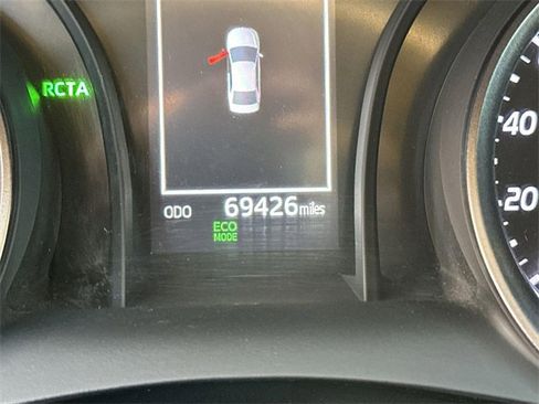 Used 2022 Toyota Camry SE image 11