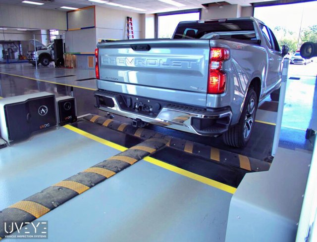 Used 2024 Chevrolet Silverado 1500 LT AWD/4WD image 3