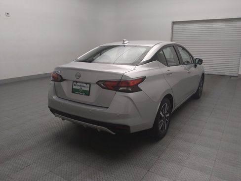 Used 2025 Nissan Versa SV image 9