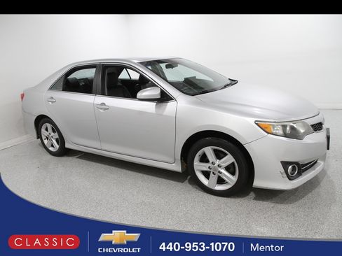 Used 2012 Toyota Camry L image 1