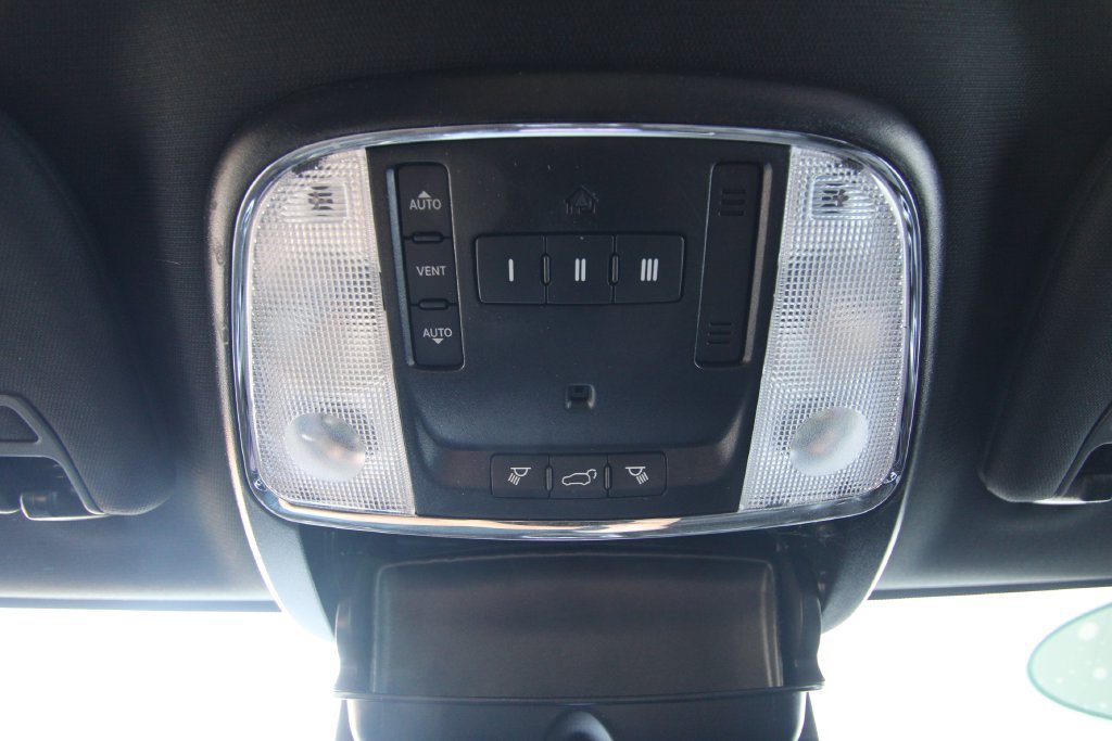 Used 2020 Jeep Grand Cherokee Limited w/ Premium Lighting Group AWD/4WD image 37