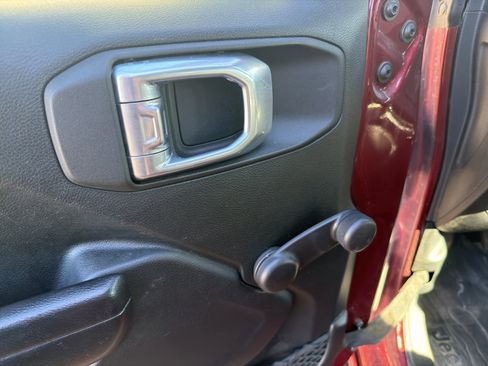 Used 2021 Jeep Gladiator Sport image 16