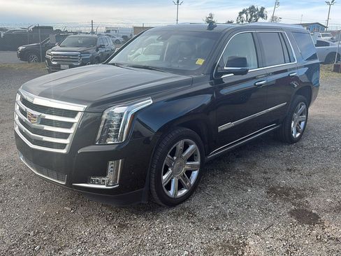 Used 2017 Cadillac Escalade Premium Luxury image 3