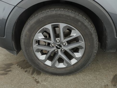 Used 2024 Kia Telluride LX image 4