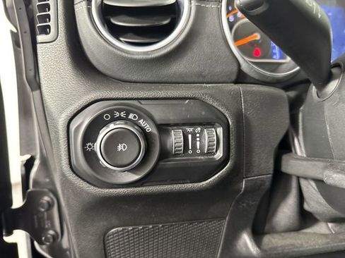 Used 2020 Jeep Wrangler Unlimited Sahara AWD/4WD image 15