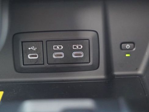 Certified 2024 Toyota Venza LE image 30