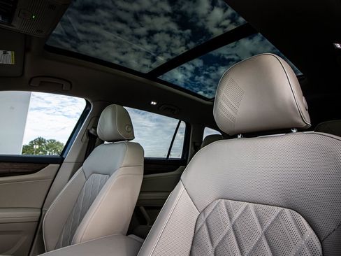 New 2026 Volkswagen Atlas SEL Premium R-Line image 2