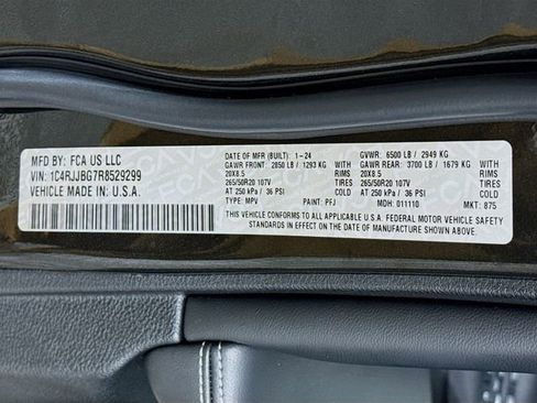 Used 2024 Jeep Grand Cherokee L Limited w/ Black Appearance Package image 32