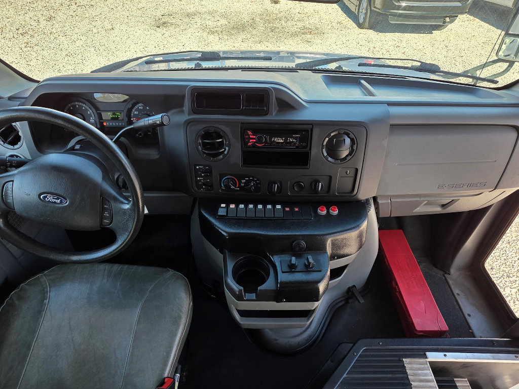 Used 2015 Ford E-350 and Econoline 350 Super Duty RWD image 4