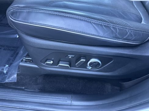 Used 2023 Hyundai Palisade Calligraphy image 12