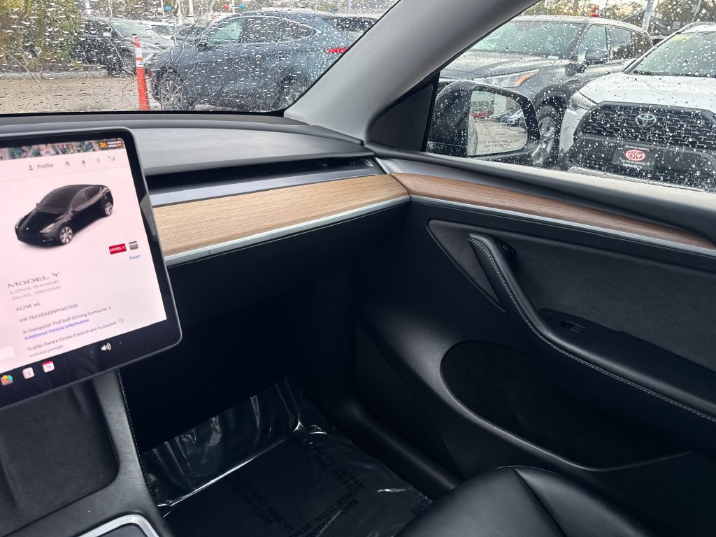 Used 2023 Tesla Model Y Long Range AWD/4WD image 30