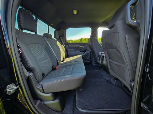 New 2026 RAM 1500 Express AWD/4WD image 32