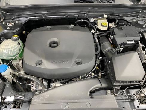 Used 2022 Volvo XC40 T5 Momentum AWD/4WD image 21