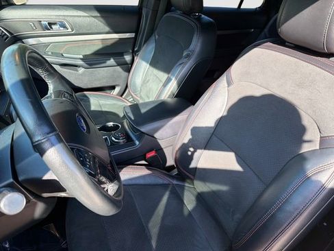 Used 2019 Ford Explorer XLT w/ Equipment Group 202A AWD/4WD image 19