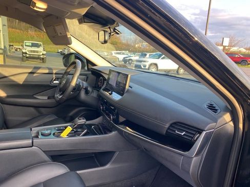 Used 2024 Nissan Rogue SL image 7