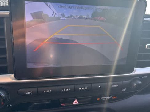 Used 2022 Hyundai Venue SE FWD image 9