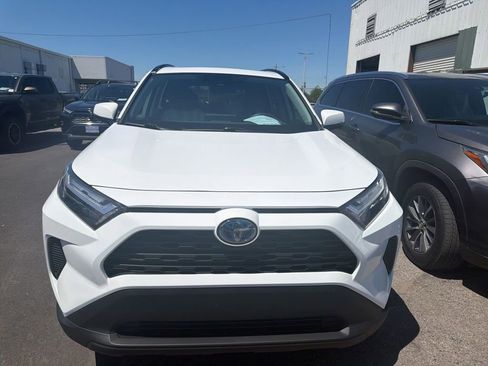 Used 2022 Toyota RAV4 XLE AWD/4WD image 16